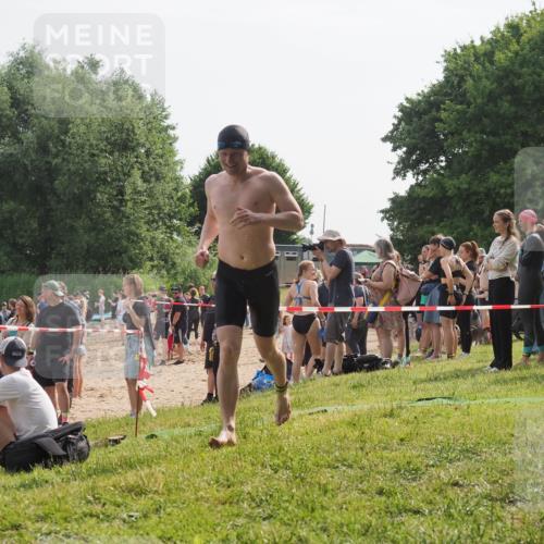 15.06.2025 - 27. Vierlanden-Triathlon KatJ http://msf.ph/oto/8000197 15.06.2025 09:57:03 Schwimmen 258, 301, 325, 1399 meine-sportfotos.de