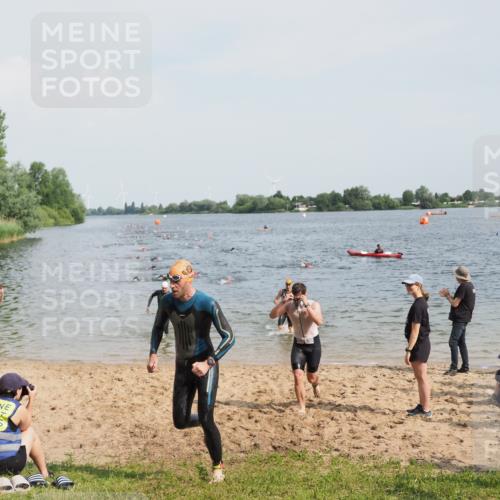 21.06.2025 - 27. Vierlanden-Triathlon MichiJ http://msf.ph/oto/8000204 15.06.2026 10:03:51 Schwimmen 415, 427, 436, 439, 1398 meine-sportfotos.de