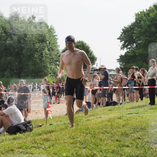 15.06.2025 - 27. Vierlanden-Triathlon KatJ http://msf.ph/oto/8000206 15.06.2025 09:57:03 Schwimmen 258, 301, 325, 1399 meine-sportfotos.de