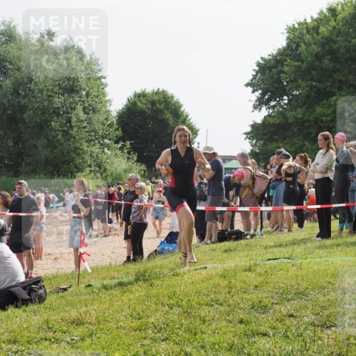 15.06.2025 - 27. Vierlanden-Triathlon KatJ http://msf.ph/oto/8000217 15.06.2025 09:57:06 Schwimmen 325, 1399 meine-sportfotos.de
