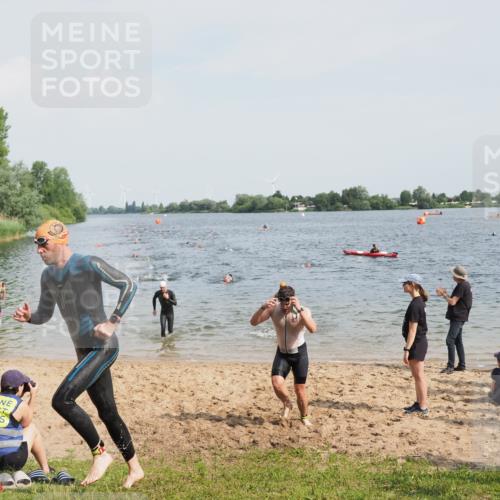21.06.2025 - 27. Vierlanden-Triathlon MichiJ http://msf.ph/oto/8000248 15.06.2026 10:03:52 Schwimmen 415, 427, 436, 439, 1398 meine-sportfotos.de