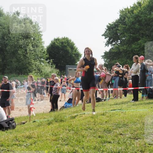 15.06.2025 - 27. Vierlanden-Triathlon KatJ http://msf.ph/oto/8000252 15.06.2025 09:57:07 Schwimmen 263, 325, 1399 meine-sportfotos.de
