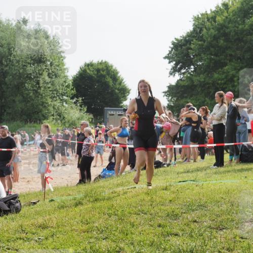 15.06.2025 - 27. Vierlanden-Triathlon KatJ http://msf.ph/oto/8000266 15.06.2025 09:57:07 Schwimmen 263, 325, 1399 meine-sportfotos.de