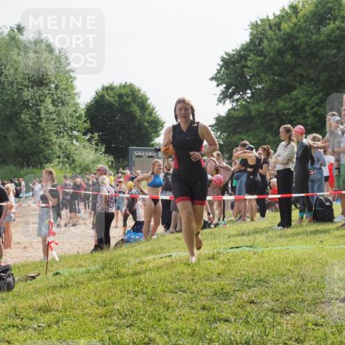 15.06.2025 - 27. Vierlanden-Triathlon KatJ http://msf.ph/oto/8000289 15.06.2025 09:57:07 Schwimmen 263, 325, 1399 meine-sportfotos.de