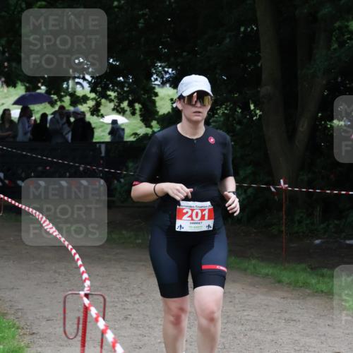 21.06.2025 - 27. Vierlanden-Triathlon Lena Gebhardt http://msf.ph/oto/8000290 15.06.2025 14:02:08 Laufen 20, 201, 174 meine-sportfotos.de