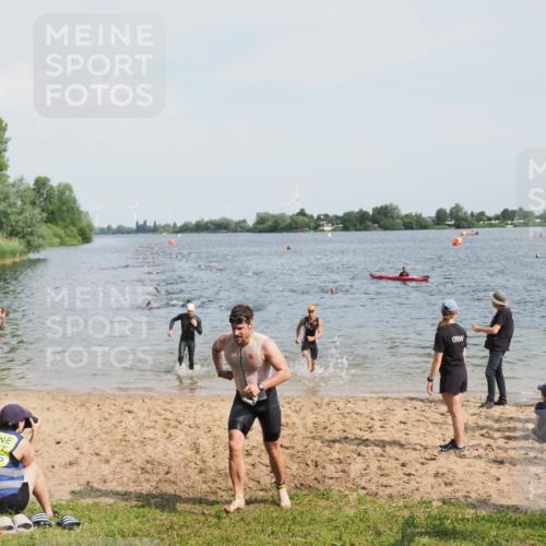 21.06.2025 - 27. Vierlanden-Triathlon MichiJ http://msf.ph/oto/8000292 15.06.2026 10:03:52 Schwimmen 415, 427, 436, 439, 1398 meine-sportfotos.de