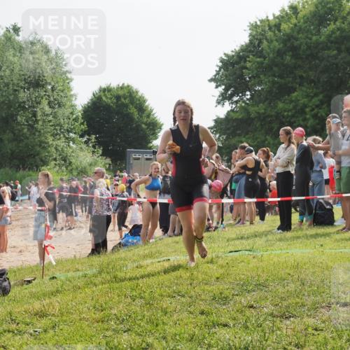 15.06.2025 - 27. Vierlanden-Triathlon KatJ http://msf.ph/oto/8000298 15.06.2025 09:57:07 Schwimmen 263, 325, 1399 meine-sportfotos.de