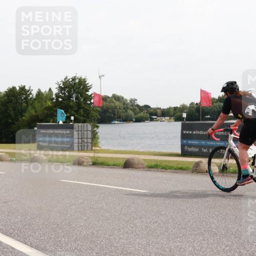 15.06.2025 - 27. Vierlanden-Triathlon H.Heesch http://msf.ph/oto/8000301 15.06.2025 10:27:46 Radfahren 75, 100 meine-sportfotos.de