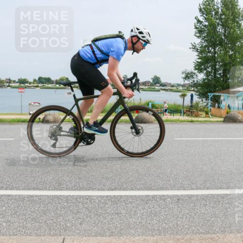 21.06.2025 - 27. Vierlanden-Triathlon H.Heesch http://msf.ph/oto/8000308 15.06.2025 12:33:50 Radfahren 729, 921 meine-sportfotos.de