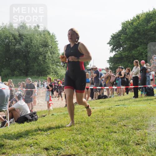 15.06.2025 - 27. Vierlanden-Triathlon KatJ http://msf.ph/oto/8000310 15.06.2025 09:57:09 Schwimmen 263, 325, 1399 meine-sportfotos.de