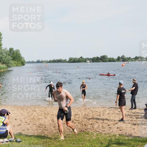 21.06.2025 - 27. Vierlanden-Triathlon MichiJ http://msf.ph/oto/8000312 15.06.2026 10:03:53 Schwimmen 415, 427, 436, 1398 meine-sportfotos.de