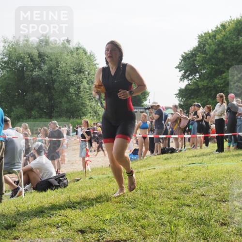 15.06.2025 - 27. Vierlanden-Triathlon KatJ http://msf.ph/oto/8000324 15.06.2025 09:57:09 Schwimmen 263, 325, 1399 meine-sportfotos.de
