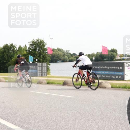 15.06.2025 - 27. Vierlanden-Triathlon H.Heesch http://msf.ph/oto/8000333 15.06.2025 10:27:47 Radfahren 75, 100, 529, 552 meine-sportfotos.de