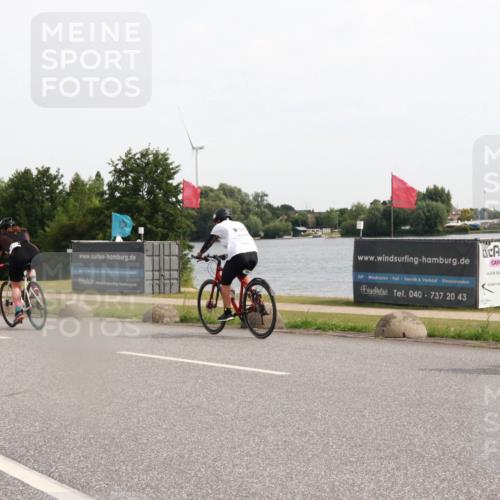 15.06.2025 - 27. Vierlanden-Triathlon H.Heesch http://msf.ph/oto/8000343 15.06.2025 10:27:47 Radfahren 75, 100, 529, 552 meine-sportfotos.de