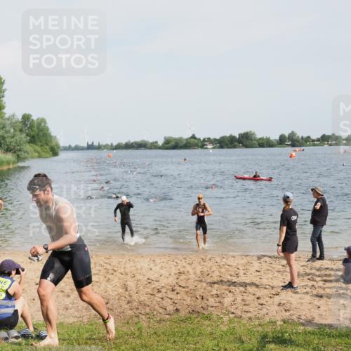 21.06.2025 - 27. Vierlanden-Triathlon MichiJ http://msf.ph/oto/8000347 15.06.2026 10:03:53 Schwimmen 415, 427, 436, 1398 meine-sportfotos.de