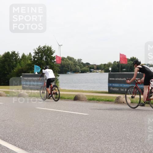 15.06.2025 - 27. Vierlanden-Triathlon H.Heesch http://msf.ph/oto/8000350 15.06.2025 10:27:47 Radfahren 75, 100, 529, 552 meine-sportfotos.de
