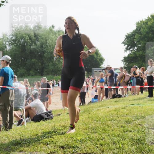15.06.2025 - 27. Vierlanden-Triathlon KatJ http://msf.ph/oto/8000352 15.06.2025 09:57:09 Schwimmen 263, 325, 1399 meine-sportfotos.de