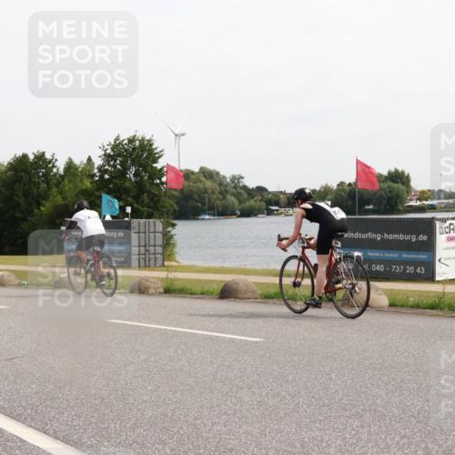 15.06.2025 - 27. Vierlanden-Triathlon H.Heesch http://msf.ph/oto/8000366 15.06.2025 10:27:48 Radfahren 75, 100, 505, 529, 552 meine-sportfotos.de
