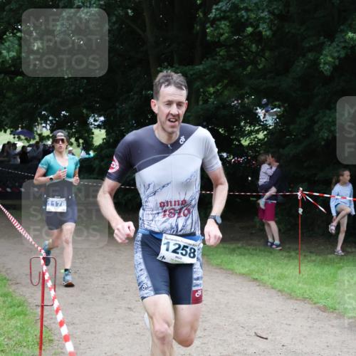 21.06.2025 - 27. Vierlanden-Triathlon Lena Gebhardt http://msf.ph/oto/8000372 15.06.2025 14:02:17 Laufen 1176, 2025, 1258 meine-sportfotos.de