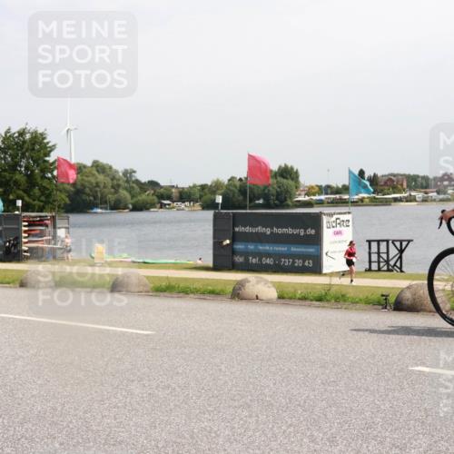 21.06.2025 - 27. Vierlanden-Triathlon H.Heesch http://msf.ph/oto/8000374 15.06.2025 11:41:03 Radfahren 649 meine-sportfotos.de