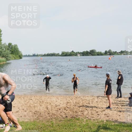 21.06.2025 - 27. Vierlanden-Triathlon MichiJ http://msf.ph/oto/8000375 15.06.2026 10:03:54 Schwimmen 415, 427, 436, 1398 meine-sportfotos.de