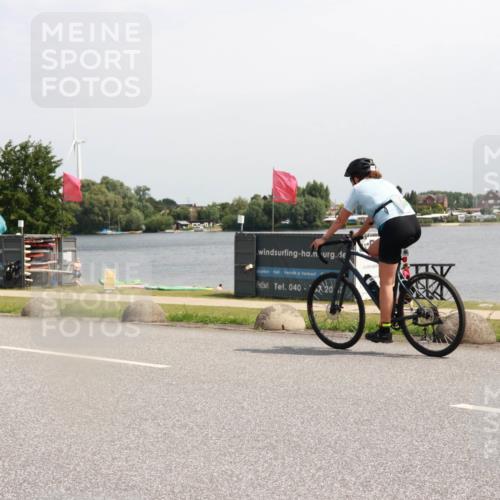 21.06.2025 - 27. Vierlanden-Triathlon H.Heesch http://msf.ph/oto/8000377 15.06.2025 11:41:03 Radfahren 649 meine-sportfotos.de