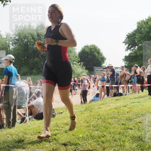 15.06.2025 - 27. Vierlanden-Triathlon KatJ http://msf.ph/oto/8000383 15.06.2025 09:57:09 Schwimmen 263, 325, 1399 meine-sportfotos.de