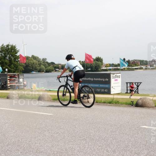 21.06.2025 - 27. Vierlanden-Triathlon H.Heesch http://msf.ph/oto/8000384 15.06.2025 11:41:03 Radfahren 649 meine-sportfotos.de