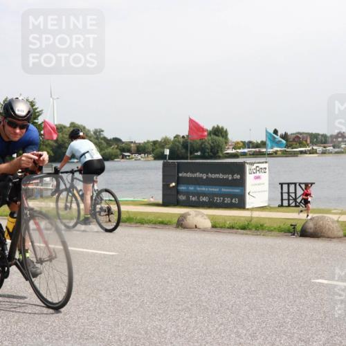 21.06.2025 - 27. Vierlanden-Triathlon H.Heesch http://msf.ph/oto/8000391 15.06.2025 11:41:03 Radfahren 649 meine-sportfotos.de
