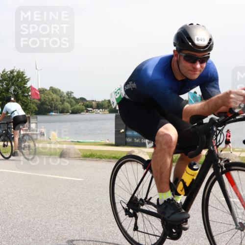 21.06.2025 - 27. Vierlanden-Triathlon H.Heesch http://msf.ph/oto/8000396 15.06.2025 11:41:04 Radfahren 649, 883 meine-sportfotos.de