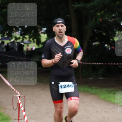 21.06.2025 - 27. Vierlanden-Triathlon Lena Gebhardt http://msf.ph/oto/8000416 15.06.2025 14:02:22 Laufen 1246 meine-sportfotos.de