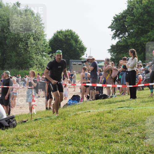 15.06.2025 - 27. Vierlanden-Triathlon KatJ http://msf.ph/oto/8000430 15.06.2025 09:57:13 Schwimmen 263, 296, 1399 meine-sportfotos.de
