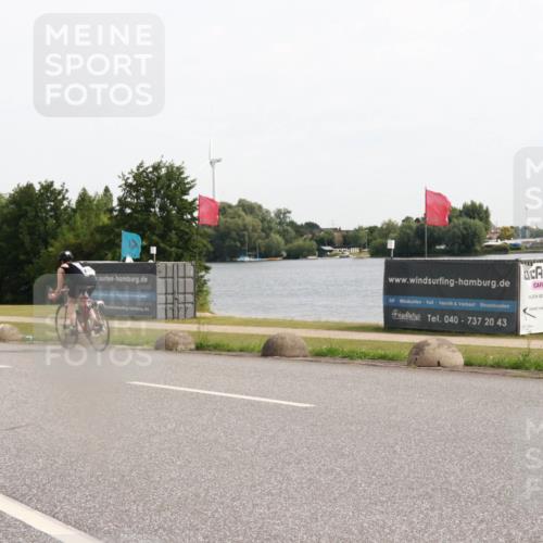 15.06.2025 - 27. Vierlanden-Triathlon H.Heesch http://msf.ph/oto/8000444 15.06.2025 10:27:49 Radfahren 49, 75, 100, 505, 529, 552 meine-sportfotos.de