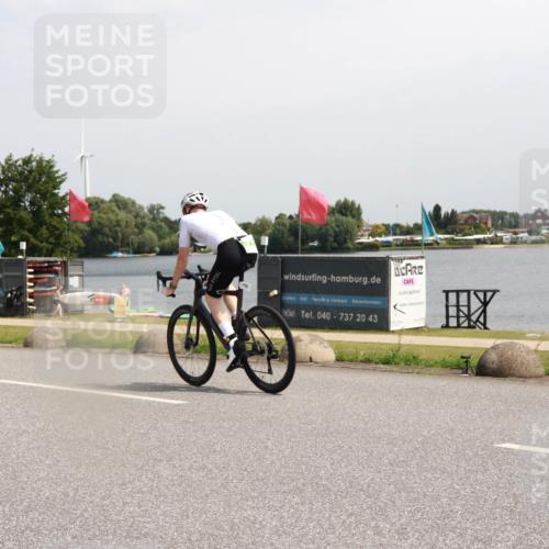 21.06.2025 - 27. Vierlanden-Triathlon H.Heesch http://msf.ph/oto/8000461 15.06.2025 11:41:07 Radfahren 649, 715, 883 meine-sportfotos.de