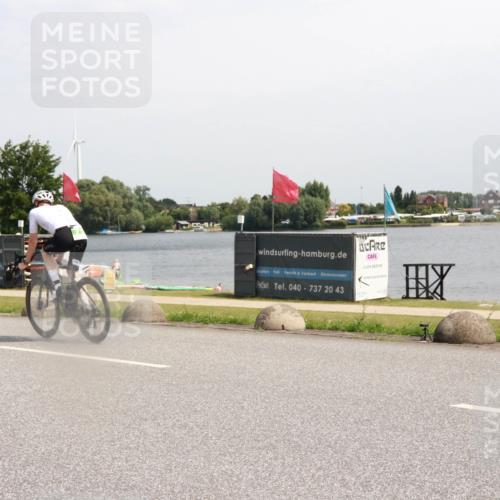 21.06.2025 - 27. Vierlanden-Triathlon H.Heesch http://msf.ph/oto/8000473 15.06.2025 11:41:07 Radfahren 649, 715, 883 meine-sportfotos.de