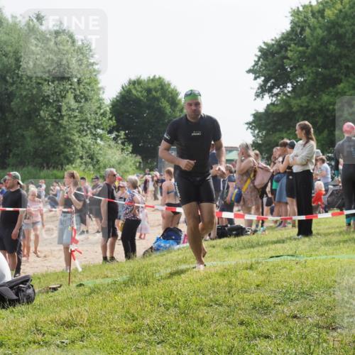 15.06.2025 - 27. Vierlanden-Triathlon KatJ http://msf.ph/oto/8000478 15.06.2025 09:57:14 Schwimmen 263, 296, 1399 meine-sportfotos.de