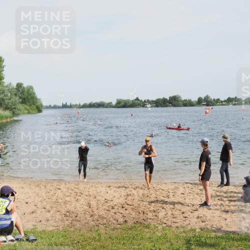 21.06.2025 - 27. Vierlanden-Triathlon MichiJ http://msf.ph/oto/8000483 15.06.2026 10:03:55 Schwimmen 415, 427, 436, 1398 meine-sportfotos.de
