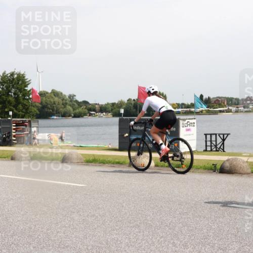 21.06.2025 - 27. Vierlanden-Triathlon H.Heesch http://msf.ph/oto/8000485 15.06.2025 11:41:08 Radfahren 649, 715, 867, 883 meine-sportfotos.de