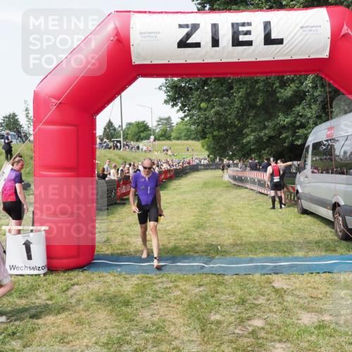 21.06.2025 - 27. Vierlanden-Triathlon MichiJ http://msf.ph/oto/8000488 15.06.2026 11:25:08 Ziel 194, 609 meine-sportfotos.de
