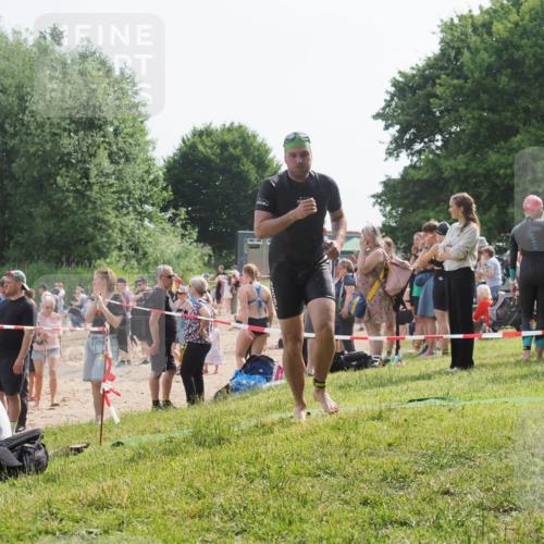 15.06.2025 - 27. Vierlanden-Triathlon KatJ http://msf.ph/oto/8000489 15.06.2025 09:57:14 Schwimmen 263, 296, 1399 meine-sportfotos.de