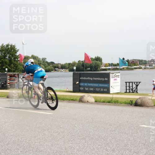 21.06.2025 - 27. Vierlanden-Triathlon H.Heesch http://msf.ph/oto/8000490 15.06.2025 11:41:08 Radfahren 649, 715, 867, 883 meine-sportfotos.de