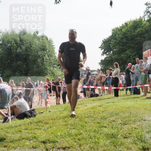 15.06.2025 - 27. Vierlanden-Triathlon KatJ http://msf.ph/oto/8000548 15.06.2025 09:57:16 Schwimmen 263, 296, 343, 1399 meine-sportfotos.de