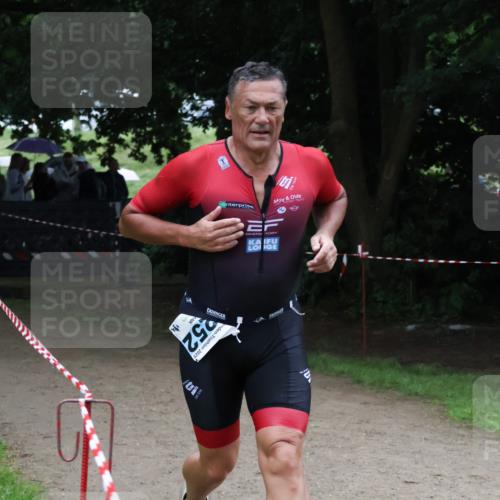 21.06.2025 - 27. Vierlanden-Triathlon Lena Gebhardt http://msf.ph/oto/8000553 15.06.2025 14:02:48 Laufen 252, 2025 meine-sportfotos.de