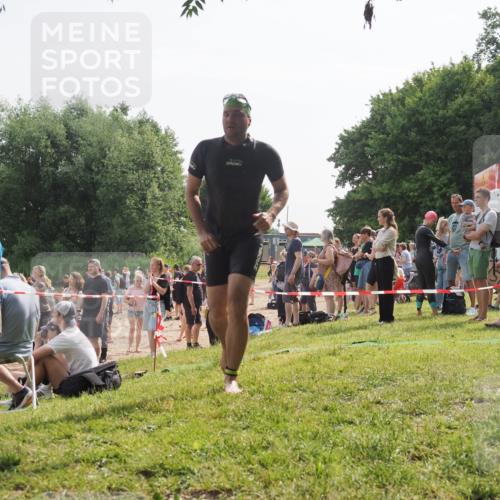15.06.2025 - 27. Vierlanden-Triathlon KatJ http://msf.ph/oto/8000569 15.06.2025 09:57:16 Schwimmen 263, 296, 343, 1399 meine-sportfotos.de