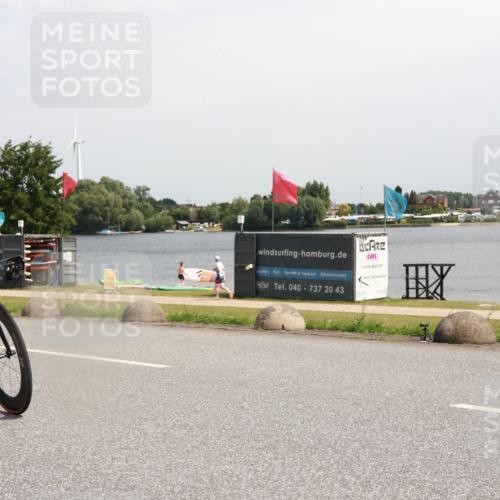 21.06.2025 - 27. Vierlanden-Triathlon H.Heesch http://msf.ph/oto/8000571 15.06.2025 11:41:13 Radfahren 715, 778, 867, 884 meine-sportfotos.de
