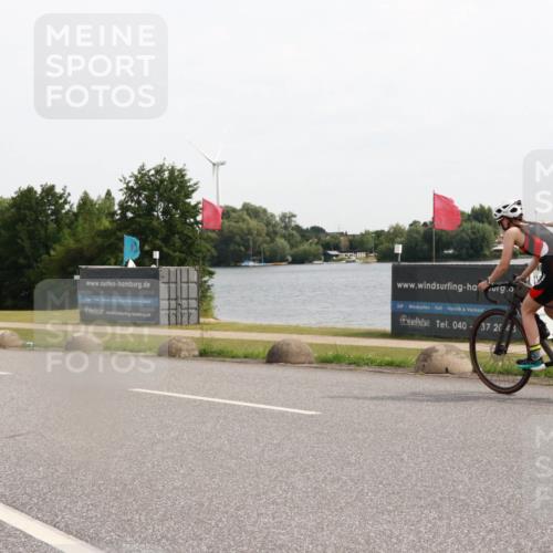 15.06.2025 - 27. Vierlanden-Triathlon H.Heesch http://msf.ph/oto/8000572 15.06.2025 10:27:53 Radfahren 49, 100, 505, 529, 533, 552 meine-sportfotos.de