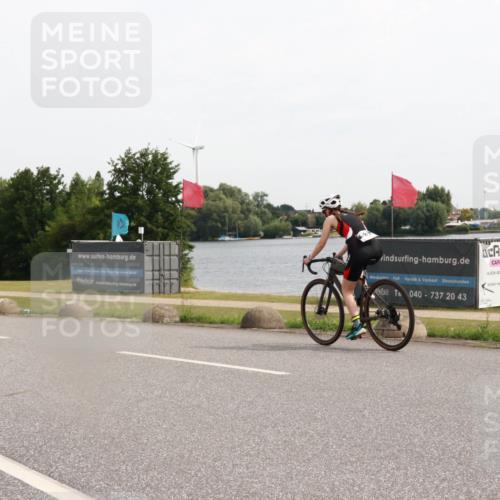 15.06.2025 - 27. Vierlanden-Triathlon H.Heesch http://msf.ph/oto/8000576 15.06.2025 10:27:53 Radfahren 49, 100, 505, 529, 533, 552 meine-sportfotos.de