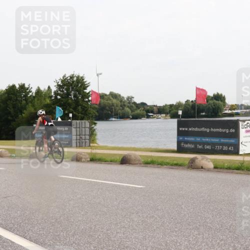 15.06.2025 - 27. Vierlanden-Triathlon H.Heesch http://msf.ph/oto/8000599 15.06.2025 10:27:54 Radfahren 49, 100, 505, 529, 533, 552 meine-sportfotos.de
