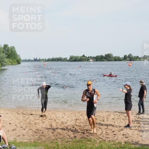 21.06.2025 - 27. Vierlanden-Triathlon MichiJ http://msf.ph/oto/8000604 15.06.2026 10:03:56 Schwimmen 415, 427, 436, 1398 meine-sportfotos.de