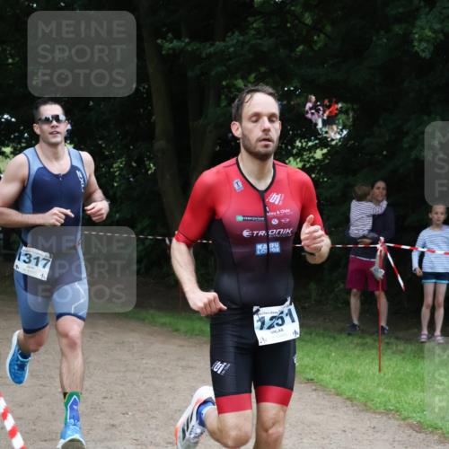 21.06.2025 - 27. Vierlanden-Triathlon Lena Gebhardt http://msf.ph/oto/8000607 15.06.2025 14:03:08 Laufen 1317, 1251, 12 meine-sportfotos.de